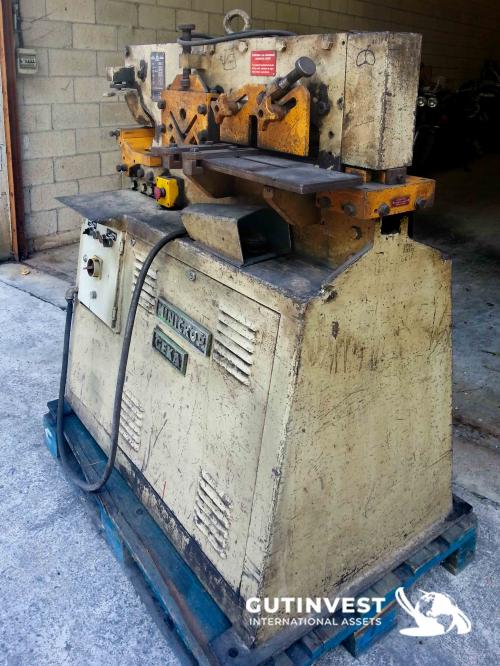 Hydraulic punching shear
