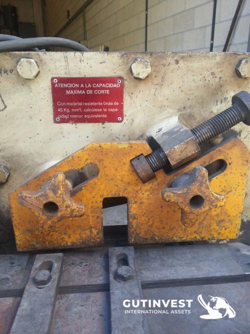 Hydraulic punching shear