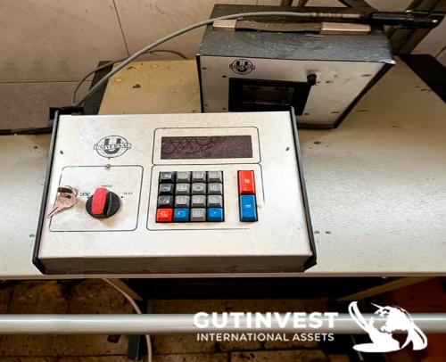 Flat knitting machines