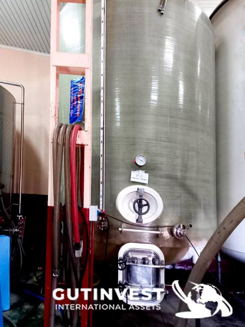 (X5) Fiberglass tanks