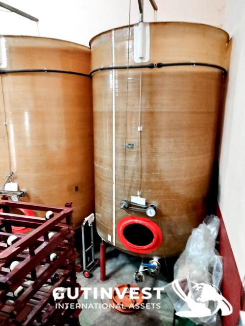(X5) Fiberglass tanks