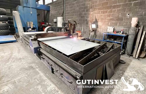 Plasma cutting machine