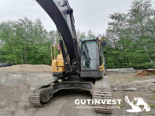 Hydraulic crawler excavator