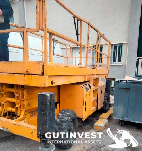 Diesel scissor platform