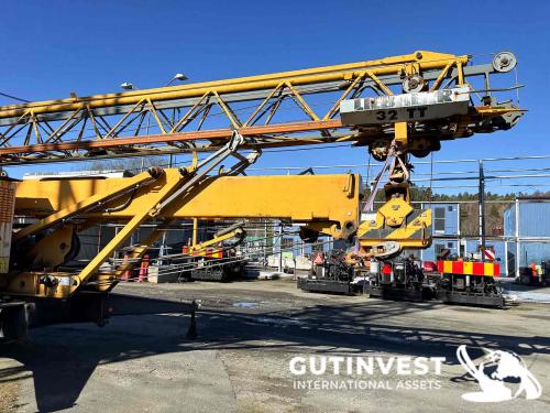 Self-erecting crane