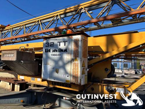 Self-erecting crane