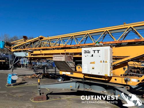 Self-erecting crane