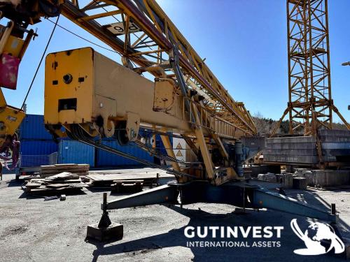 Self-erecting crane