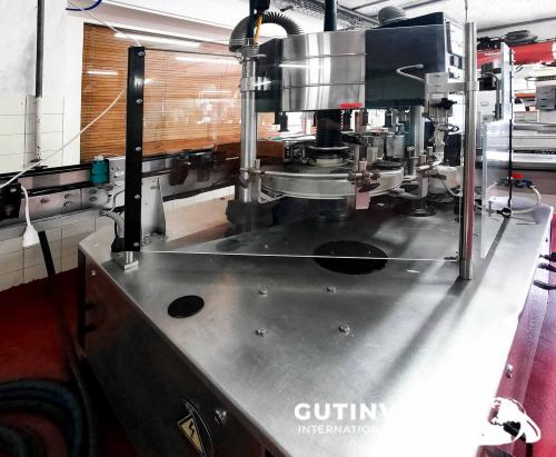 Wine bottle labeling machine