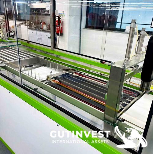 Máquina automática de doblado y embalaje de prendas