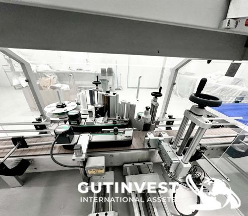 Labeling machine for glass, plastic or metal  jars