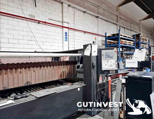 CO2 laser cutting machine