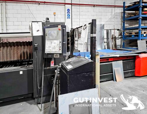 CO2 laser cutting machine