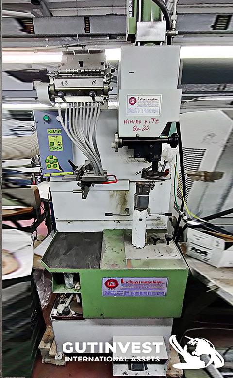 Máquina automática para clavar tacones