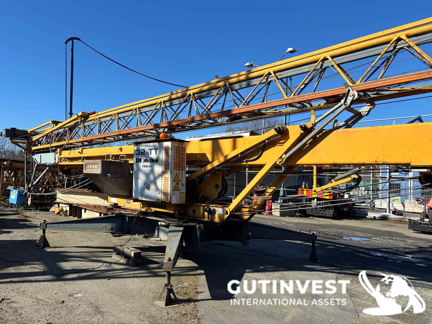 Self-erecting crane