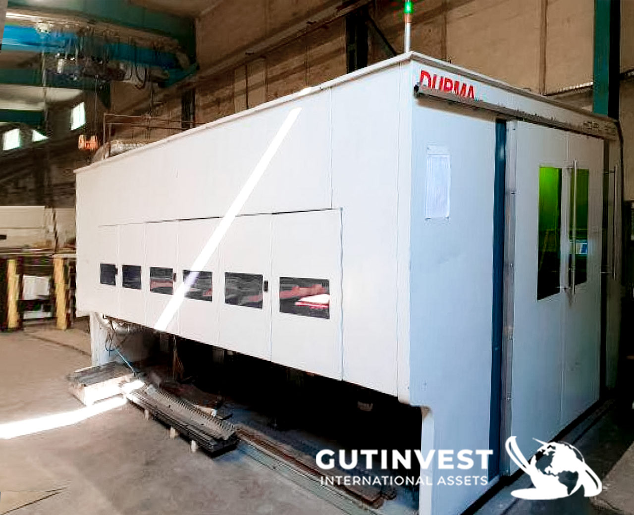Fiber laser cutting machine