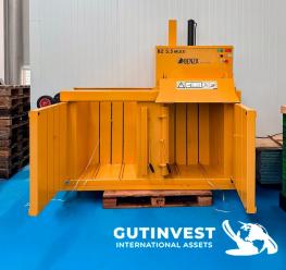 Vertical waste bale press for plastic and cardboard
