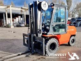 (X2) Diesel off-road forklifts Manitou and Gas forklift Toyota